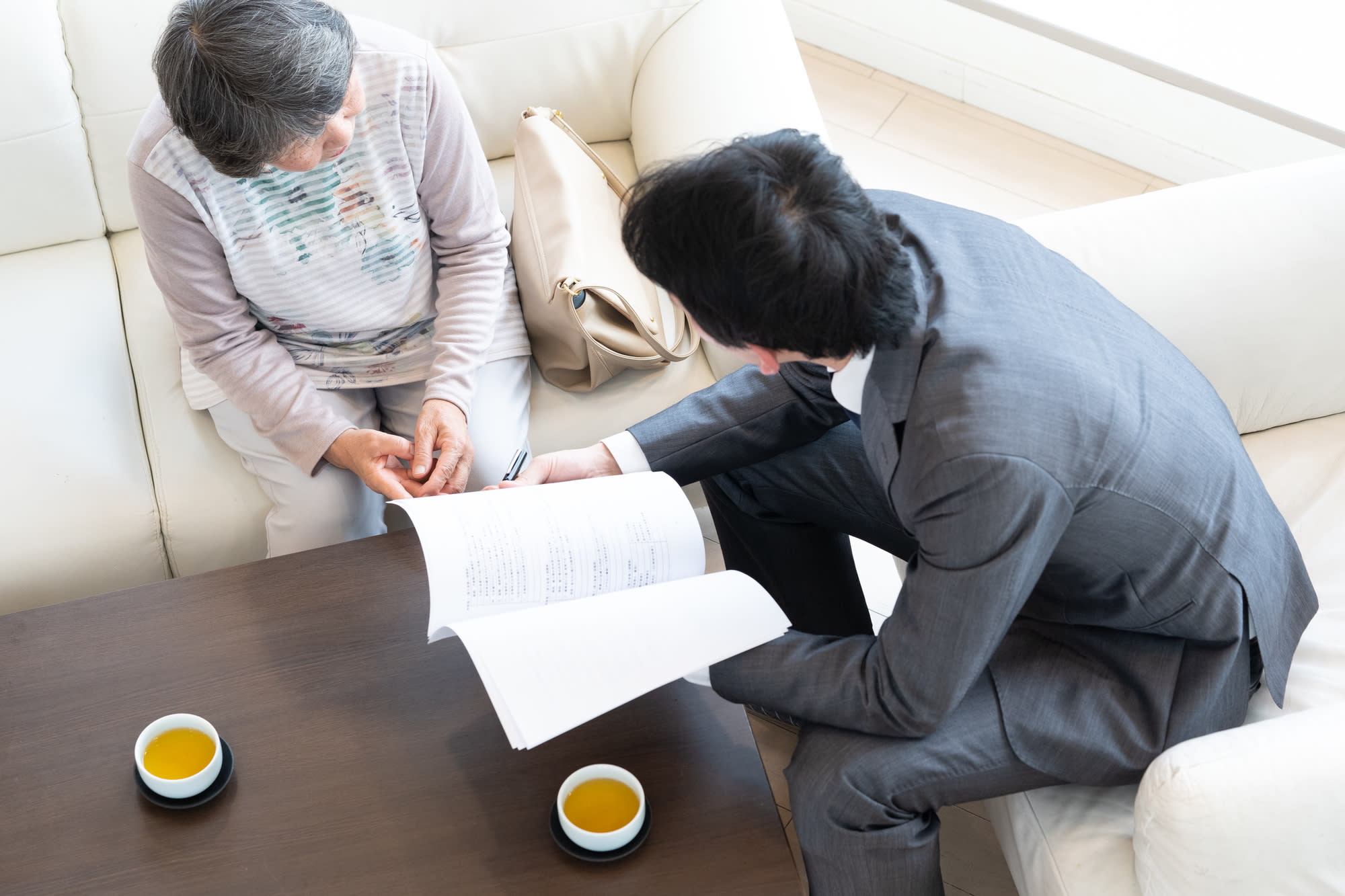 Cover Image for 不動産業界の囲い込みとは？具体的な罰則や違反となる行為、防止策を解説