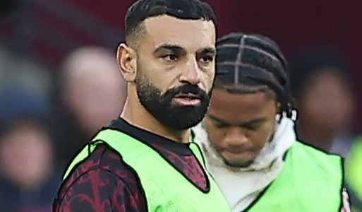 Arne Slot risks rift with Mohamed Salah, warns Dean Saunders