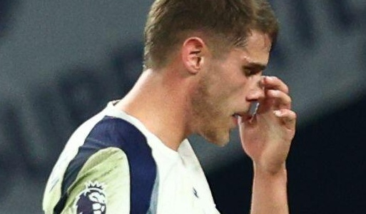 Dean Saunders: Micky van de Ven lacks the ‘brain’ needed to be a top defender