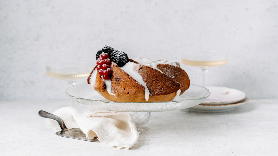 Banana and almond cake recipe