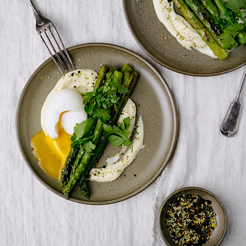Recipes - Easter brunch: Roasted asparagus with easy vegan wasabi-hollandaise