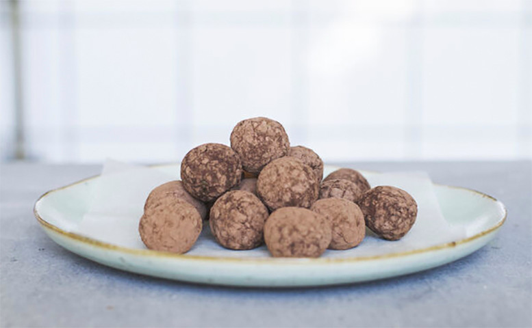 Baobab superballs with raw cocoa and matcha