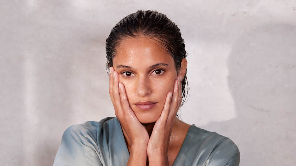 Make your nighttime skincare routine a mindful moment with this meditation 2