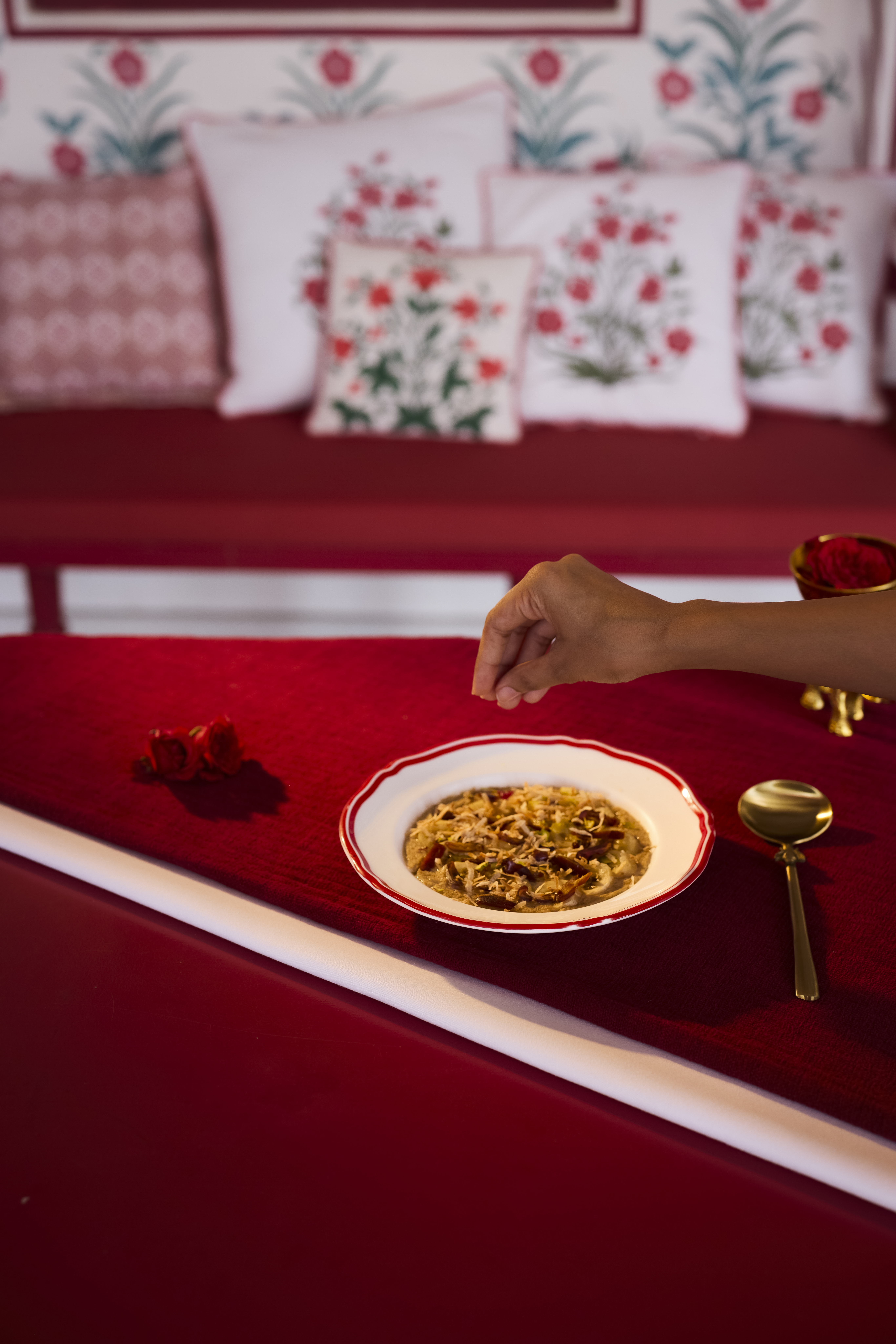 Quinoa porridge final w. hands