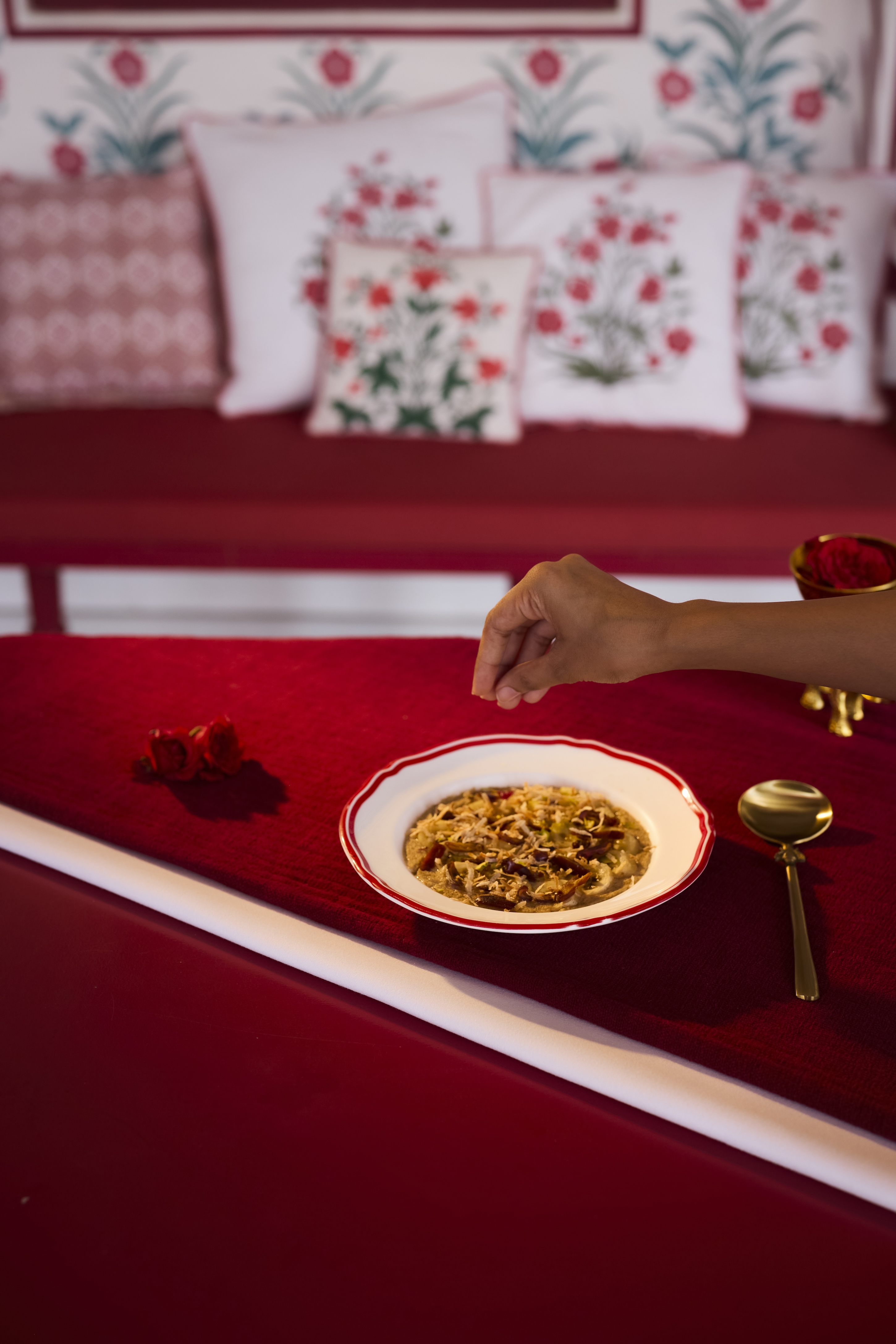 Quinoa porridge final w. hands
