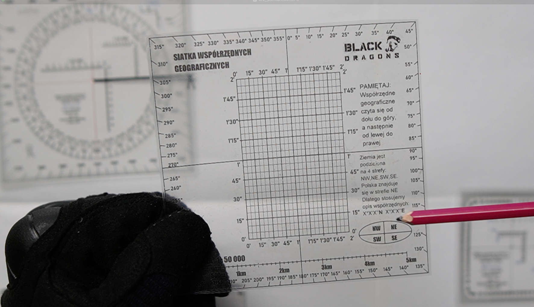 Protraktor do map Black Dragons jest dostosowany do konkretnej skali. W tym wypadku 1:50 000.