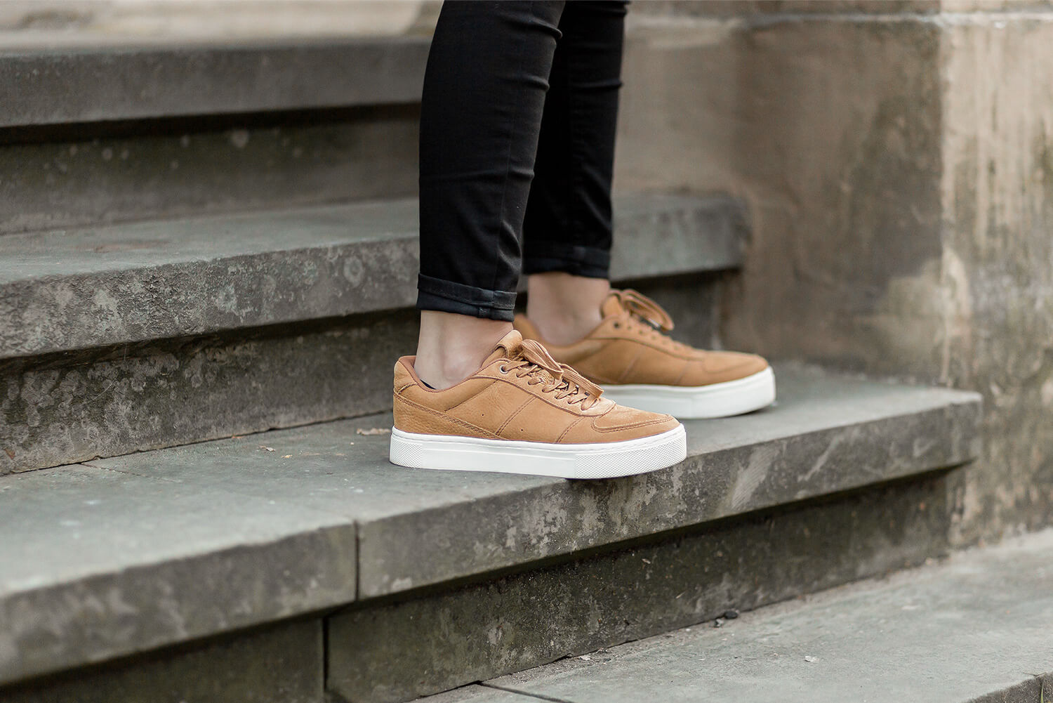 Braune Sneaker stylen, Herbst Must-Have, Shoelove by Deichmann