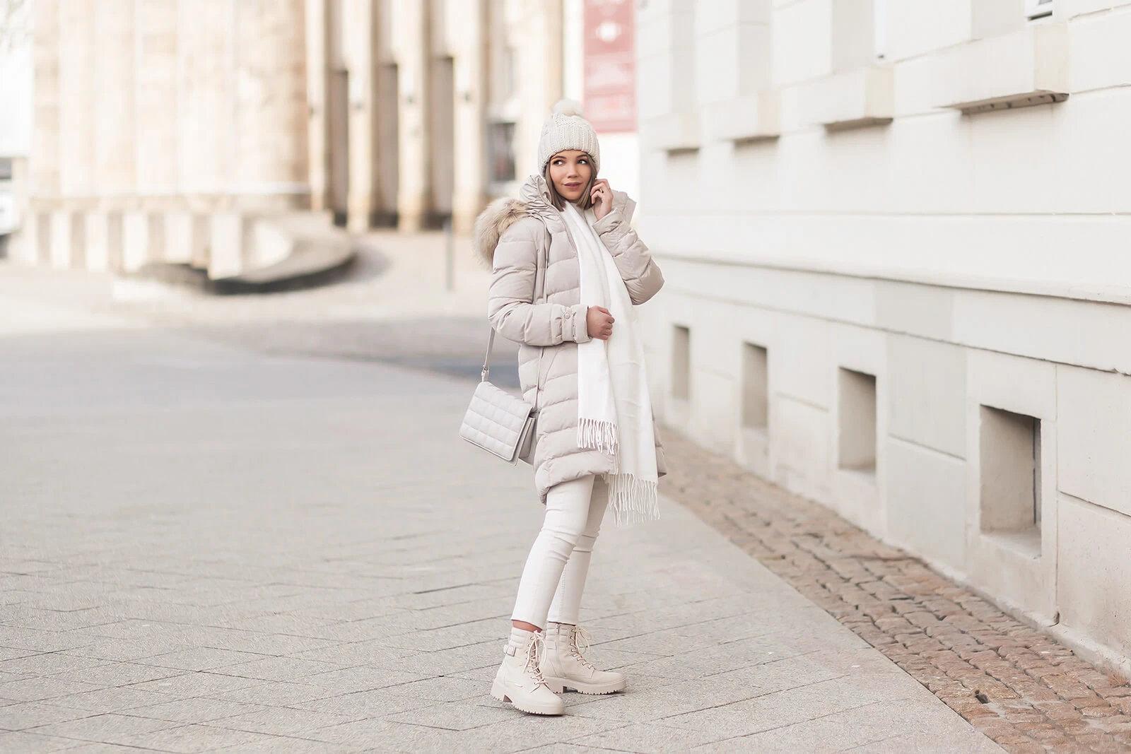 Helle Winterlooks, helle Farben im Winter kombinieren, helle Boots, Shoelove by Deichmann