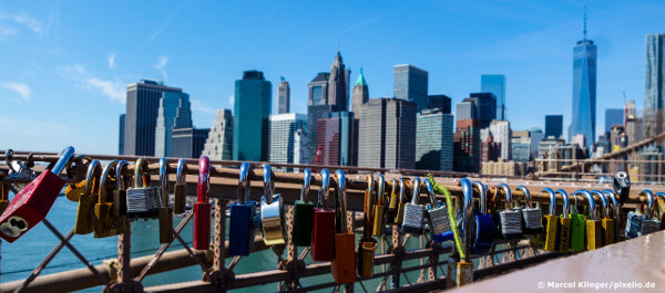 Liebesschlösser auf der Brooklyn Bridge in New York