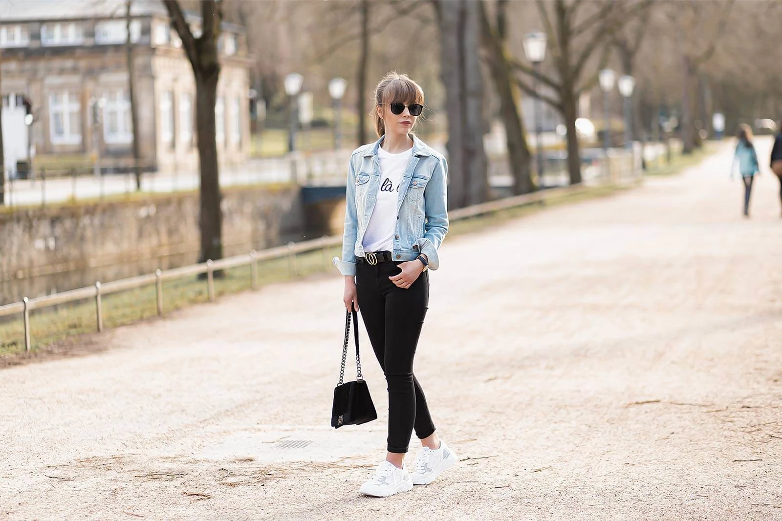 Schwarze Skinny Jeans, Styling-Tipps, sportliches Frühlingsoutfit, Chunky Sneaker, Shoelove by Deichmann