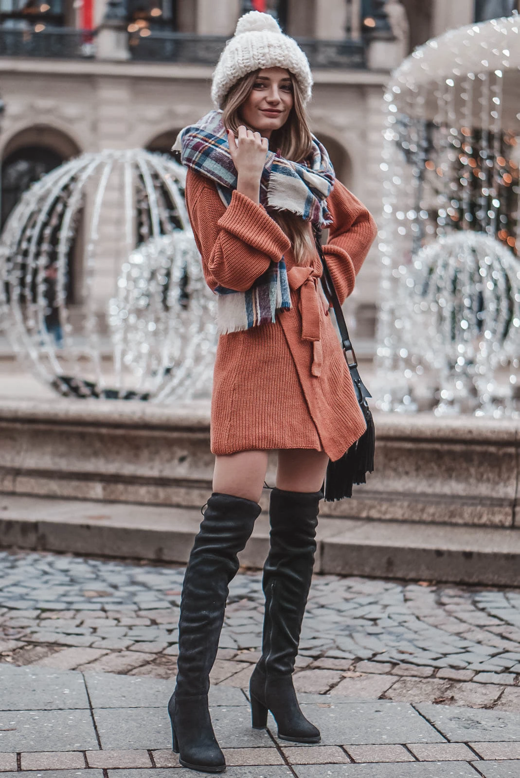 https://shoelove.deichmann.com/de-de/wp-content/uploads/2019/12/Strickkleider-Styling-Tipps-2.jpg