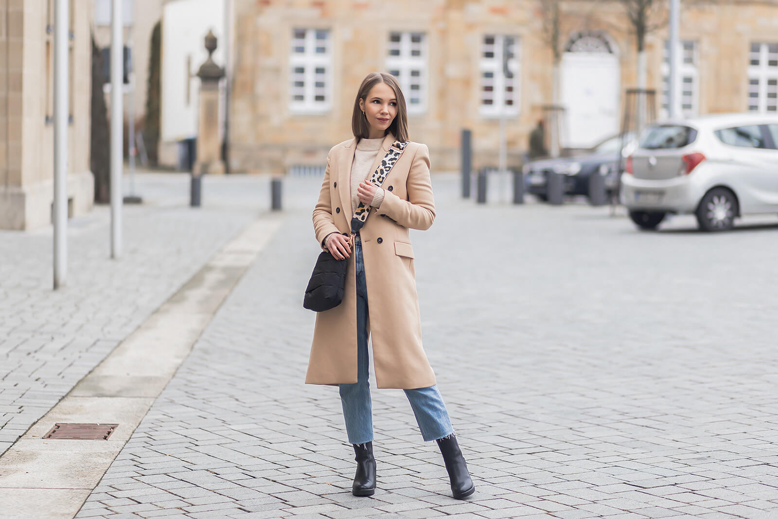 Stepptaschen, Outfit mit schwarzer Stepptasche von Deichmann, Taschen Trend, Shoelove by Deichmann