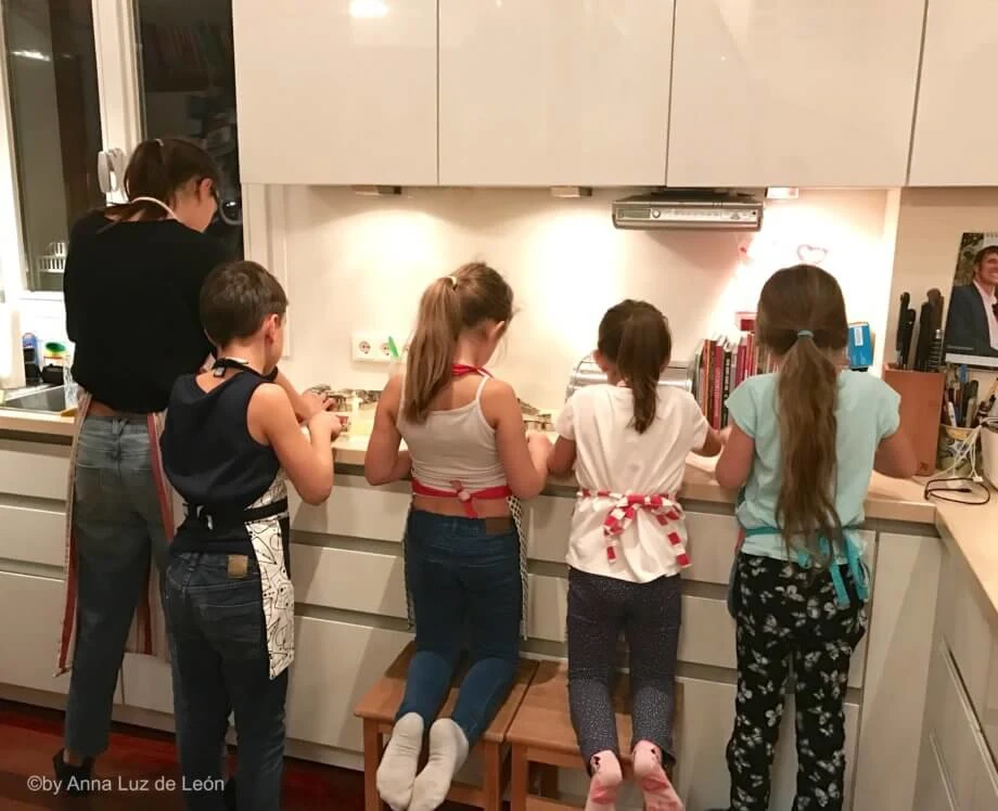 Backen mit Kindern, Adventszeit, Plätzchenbacken, Familienleben, Rituale mit Kindern, Alltag