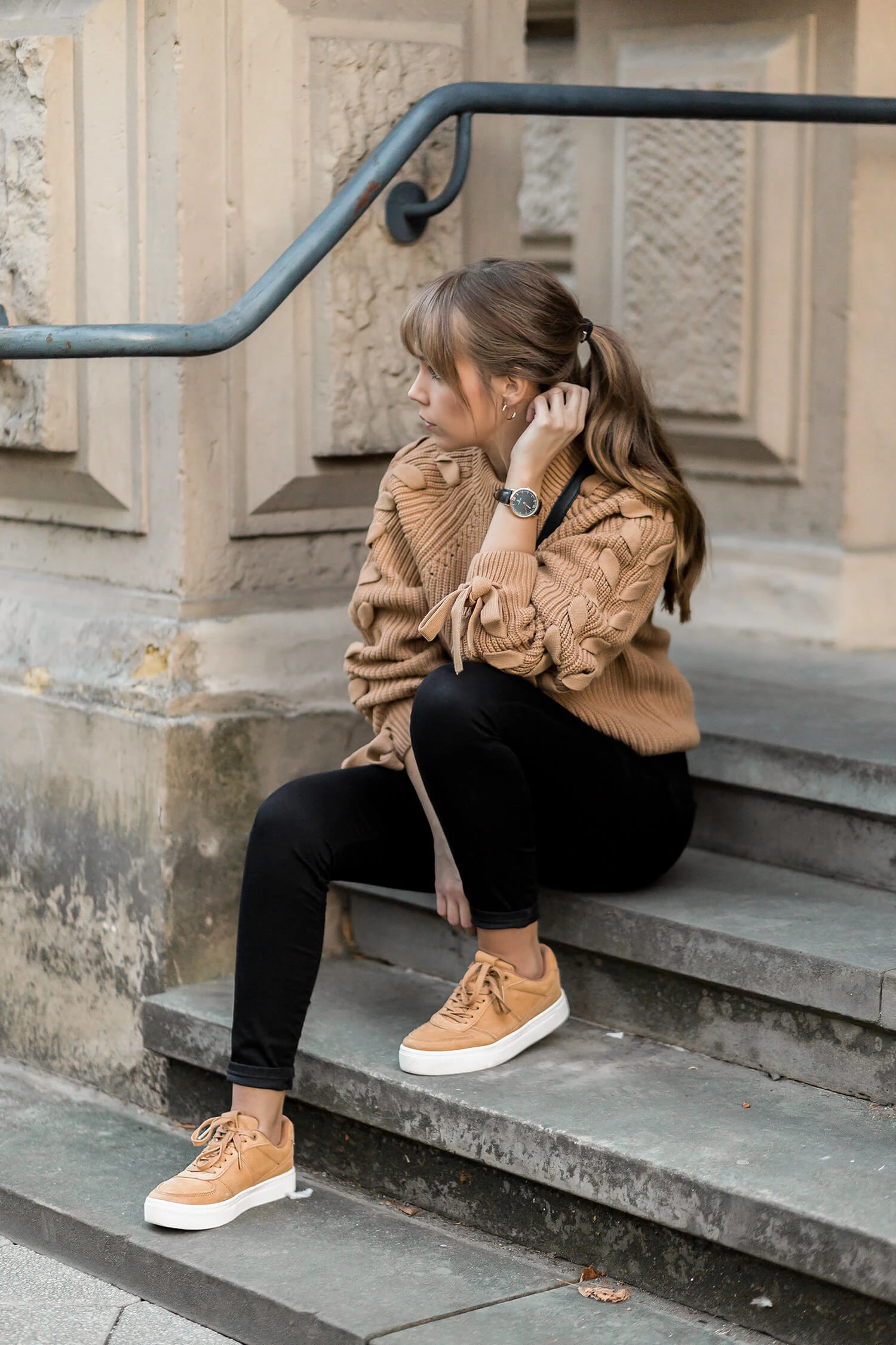 Braune Sneaker stylen, Herbst Must-Have, Shoelove by Deichmann