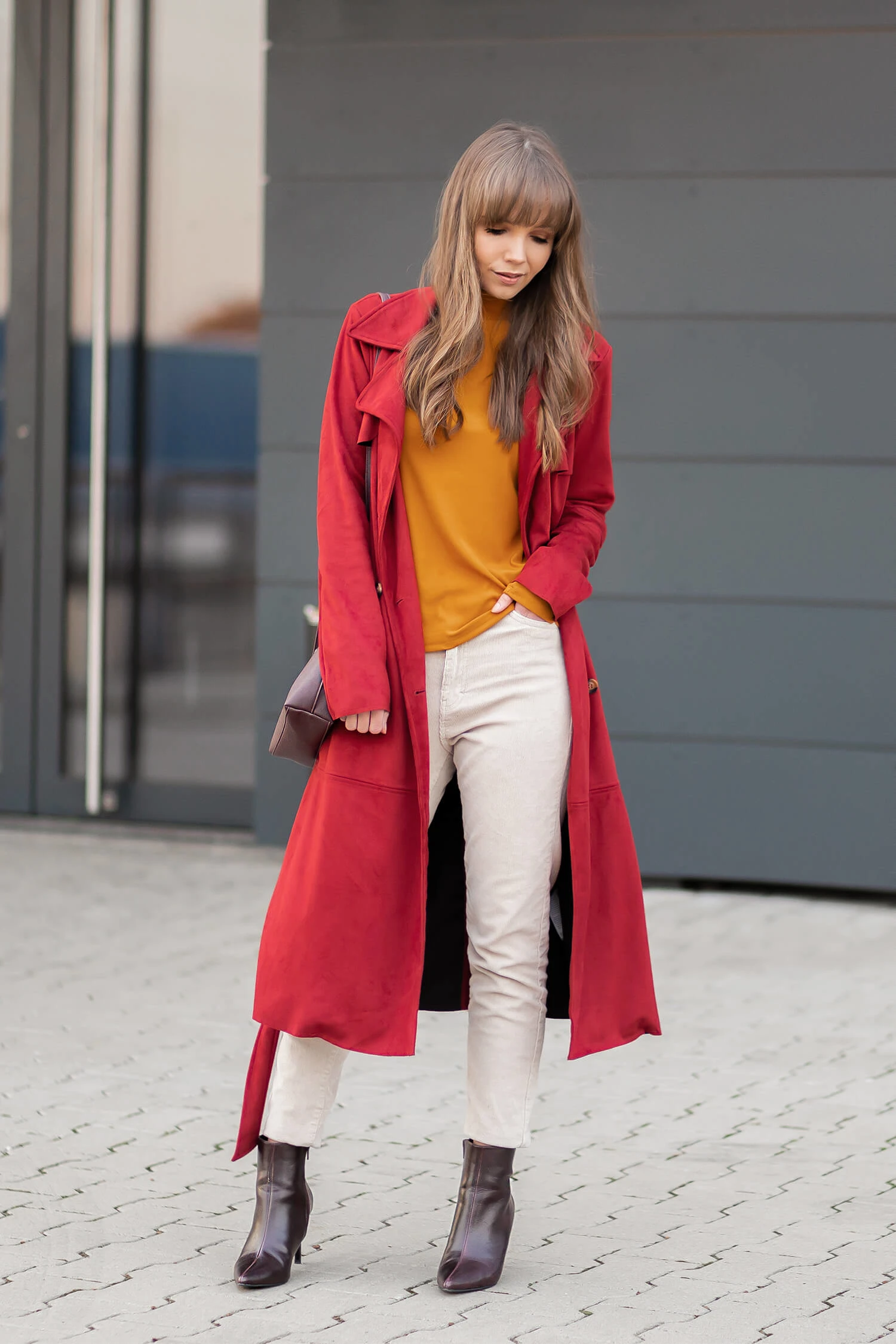 https://shoelove.deichmann.com/de-de/wp-content/uploads/2019/11/farbige-highlights-im-winter-outfit-knallfarben-trendfarben-shoelove-by-deichmann2.jpg