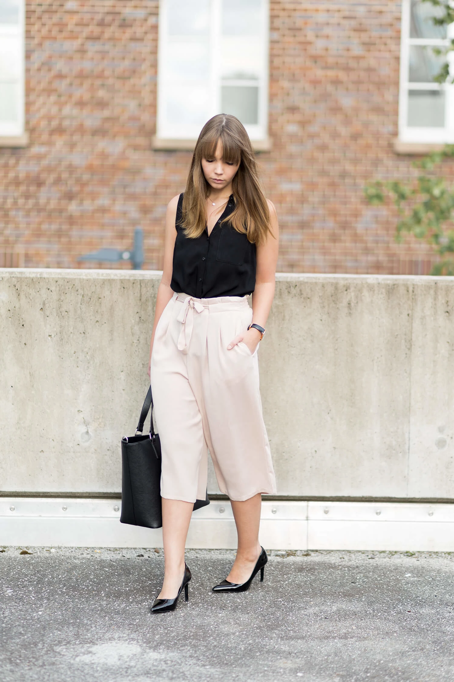 Schwarze Pumps, Outfitideen, Business Outfit mit Culotte, Trendblog by Deichmann