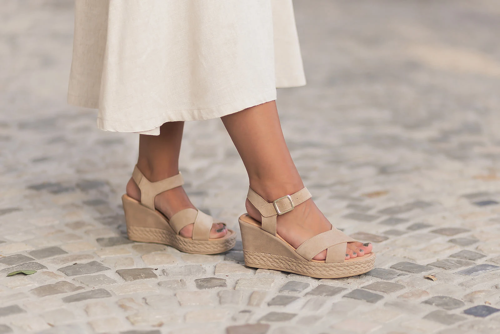 Sandalen mit Bast-Sohle, Schuhtrend Sommer, Keilsandaletten stylen, Shoelove by Deichmann