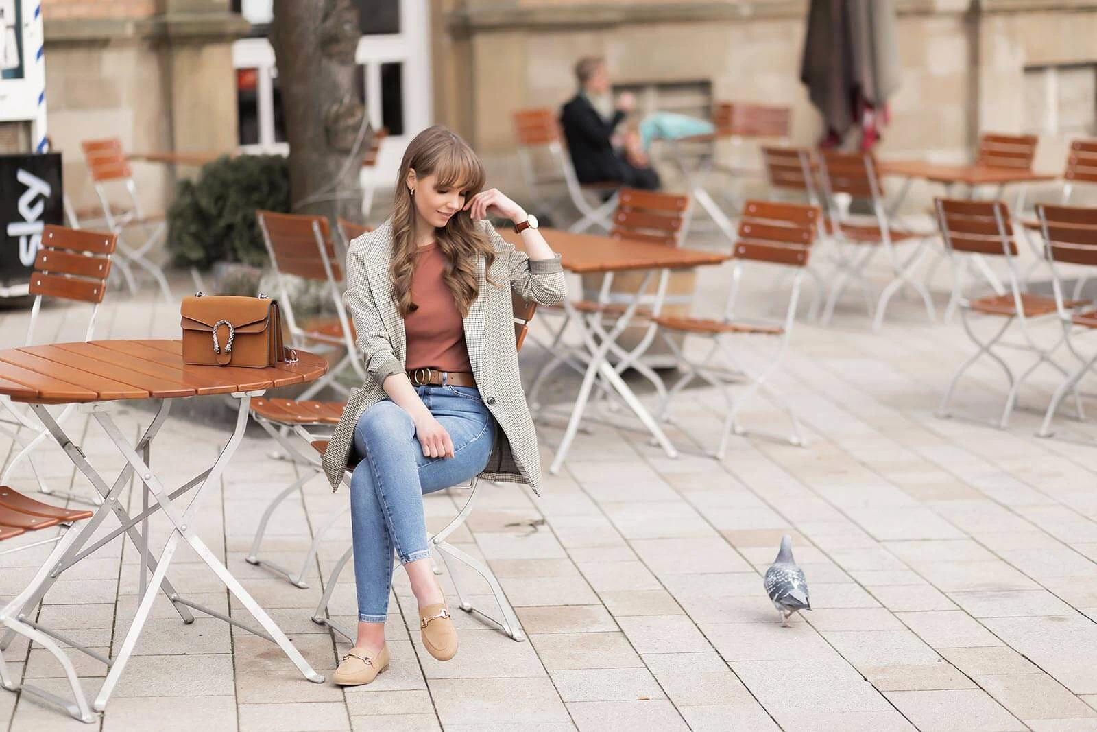 Klassische Basics für den Frühling stylen, Frühlingsoutfit, Karierte Blazer, Braune Loafer, Shoelove by Deichmann