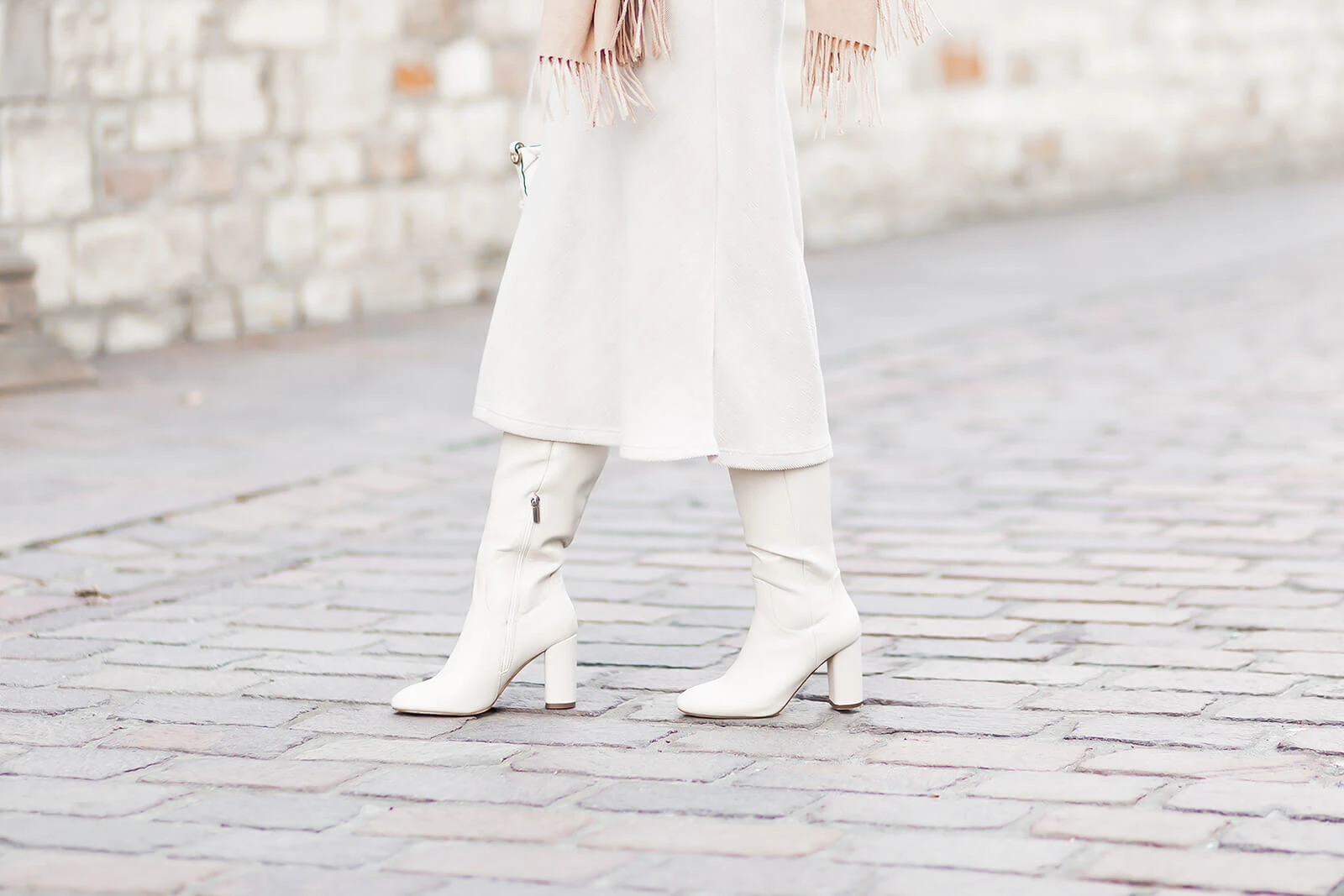 Weiße Stiefel kombinieren, Schuhtrend 2020, All White Outfit für den Herbst, Shoelove by Deichmann