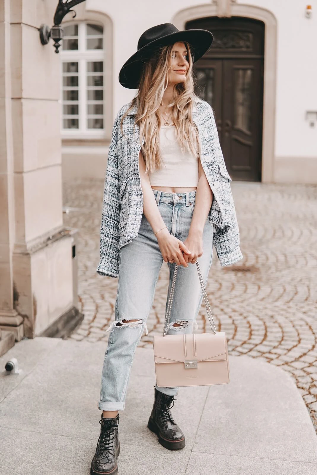 https://shoelove.deichmann.com/de-de/wp-content/uploads/2021/04/Uebergangsjacke-Fruehling-Outfit-1.jpg