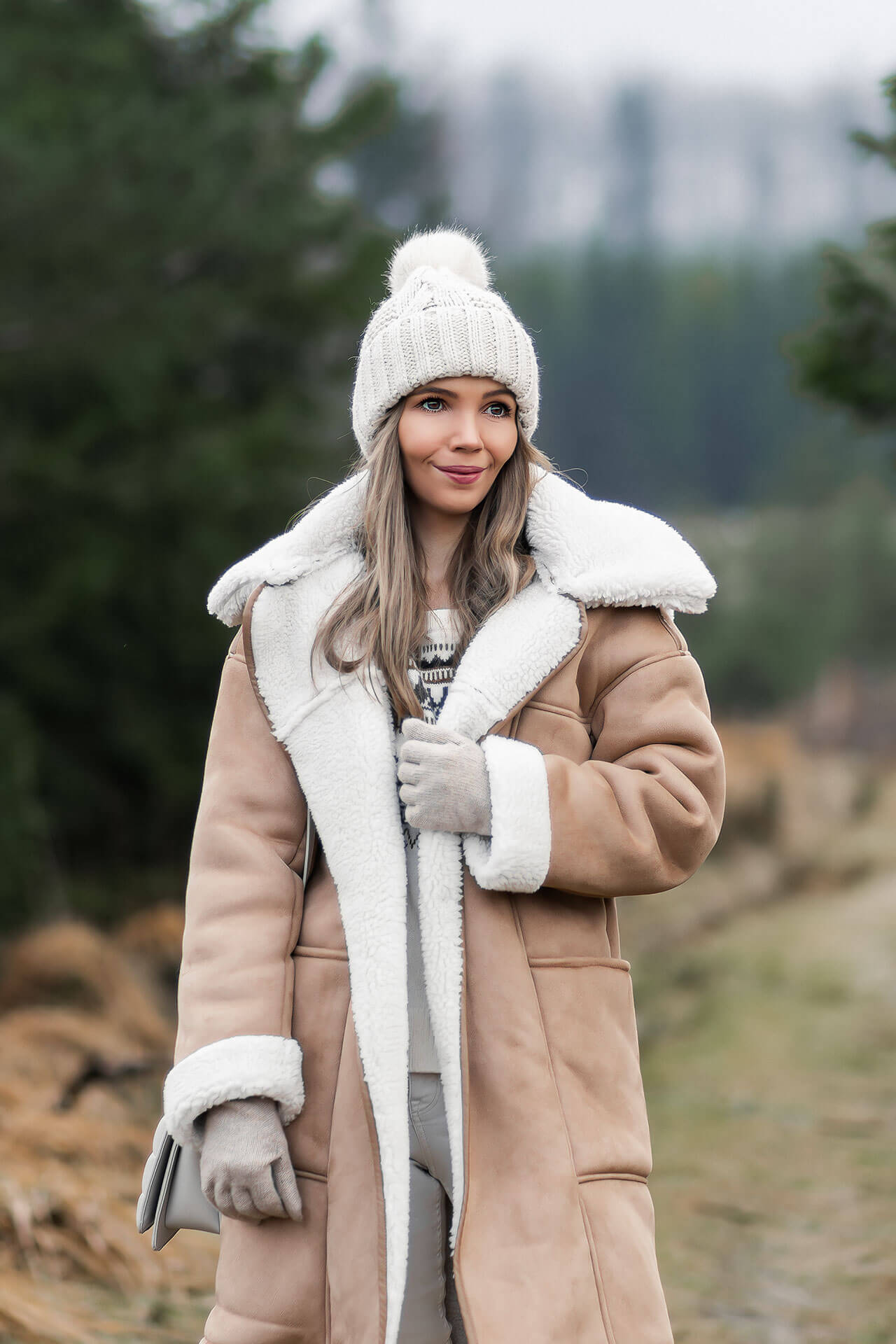 https://shoelove.deichmann.com/de-de/wp-content/uploads/2024/01/shearling-maentel-winteroutfit-shoelove-by-deichmann4.jpg