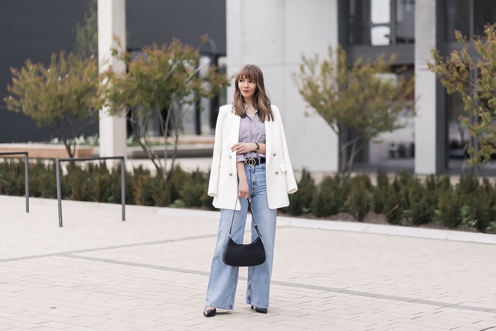 Frühlingsoutfit mit Hemd und Wide Leg Jeans, Shoelove by Deichmann