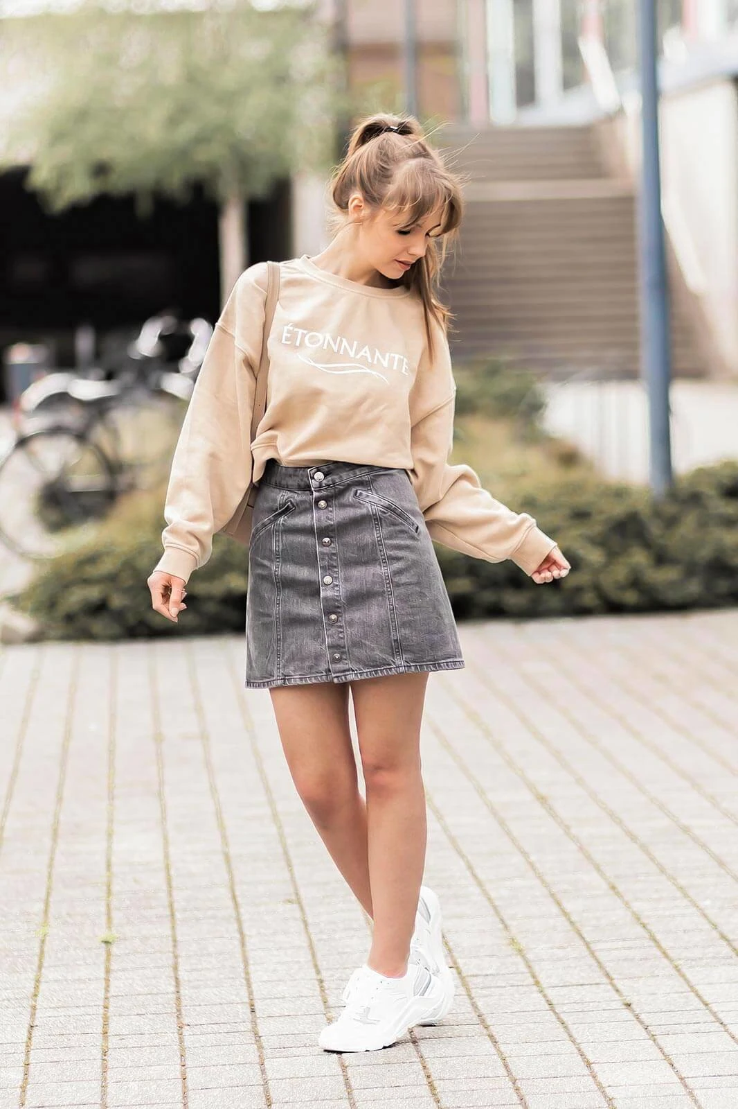 https://shoelove.deichmann.com/de-de/wp-content/uploads/2020/05/sweater-im-frühling-2020-stylen-shoelove-by-deichmann1.jpg