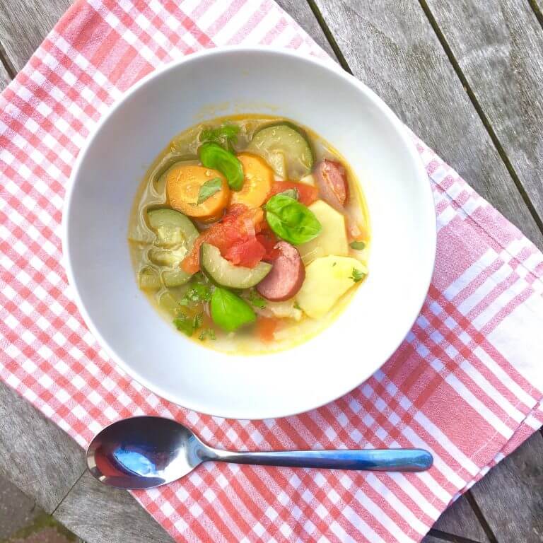 Famiilienrezept für Minestrone, Familienküche, gesund kochen, leben mit Kindern, kochen mit Kindern, Gemüseküche