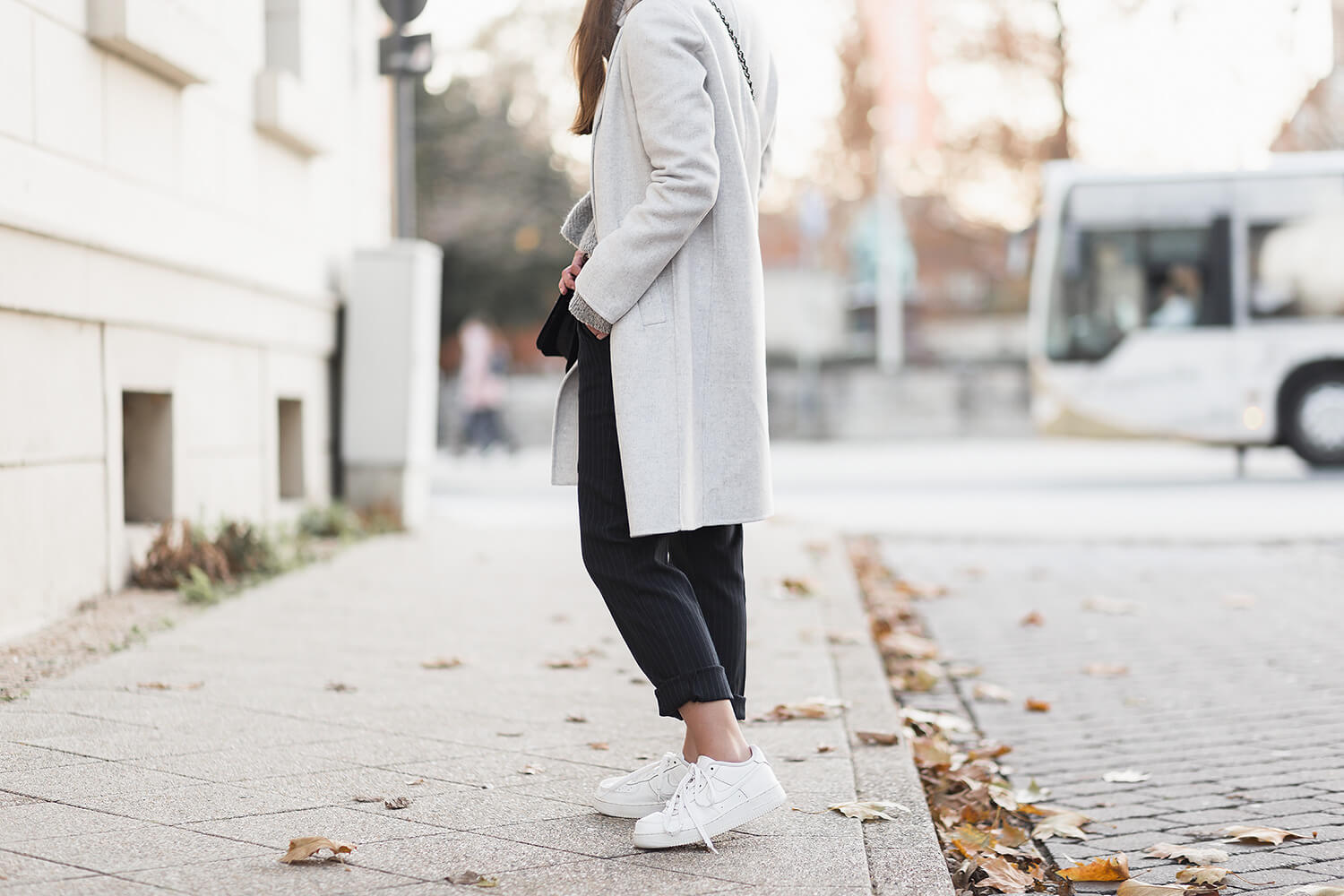 Loungewear im Alltag, lässiges Alltagsoutfit mit Jogginghose, Shoelove by Deichmann