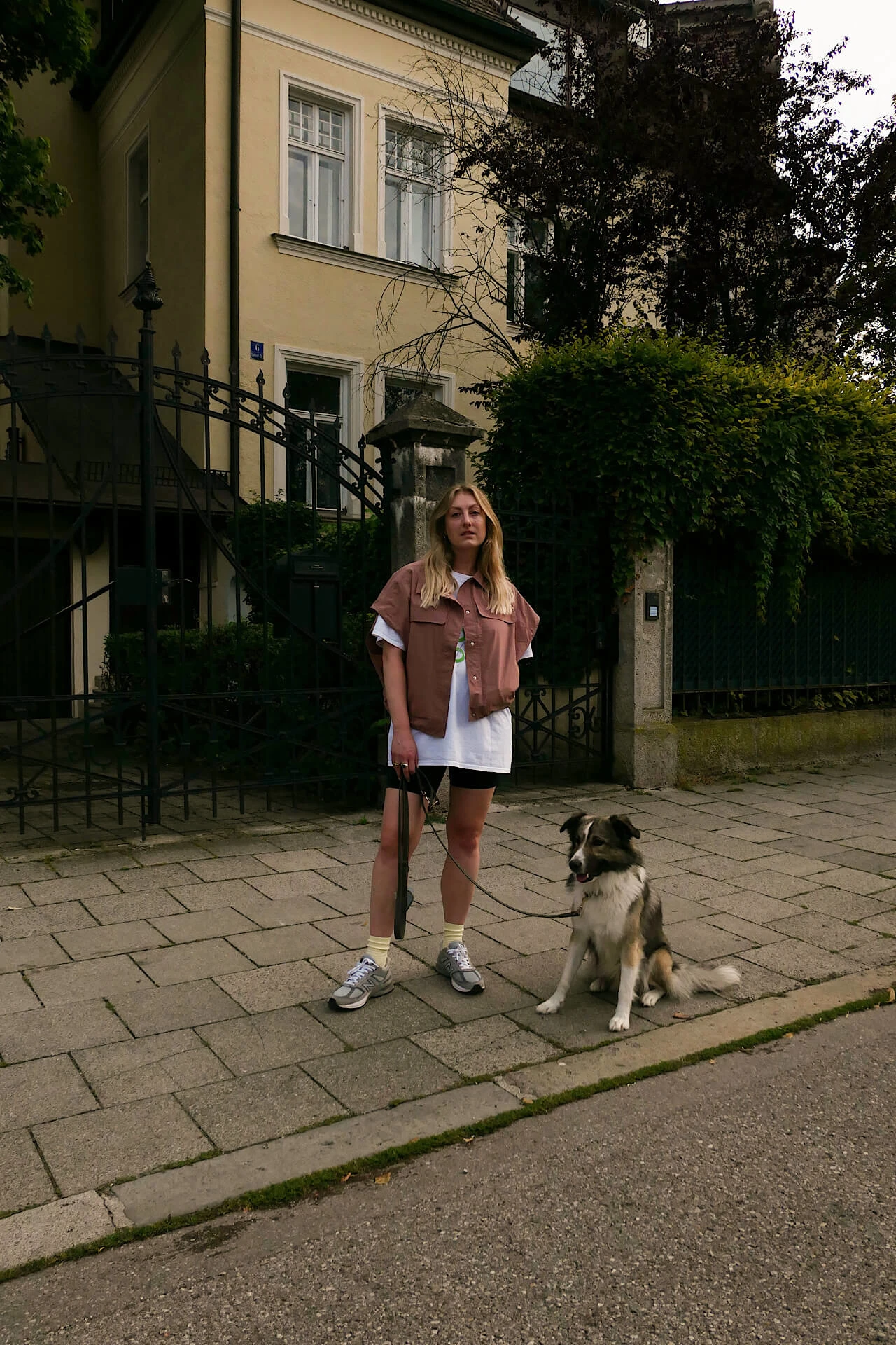 Alltagslooks mit Print-Shorts