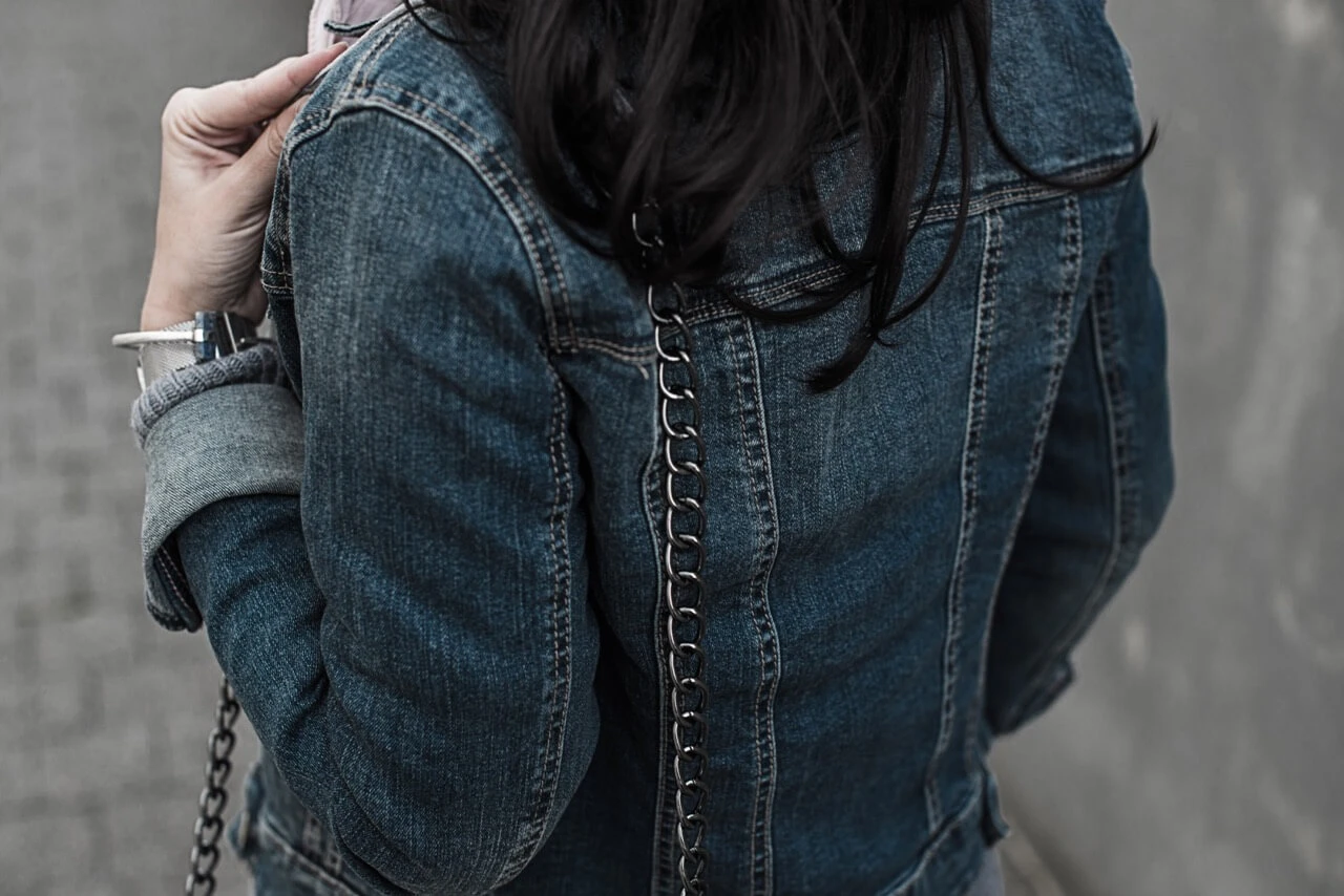 Jeansjacke mit Strickteilen kombinieren Trendblog Deichmann