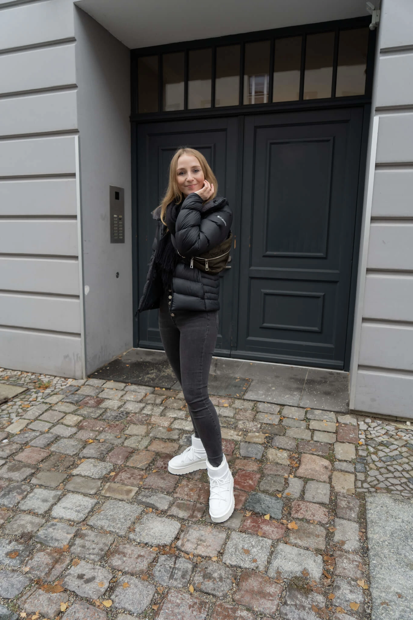 https://shoelove.deichmann.com/de-de/wp-content/uploads/2023/12/Winter-Saison-Outfit-Wind-und-Wetter-7.jpg