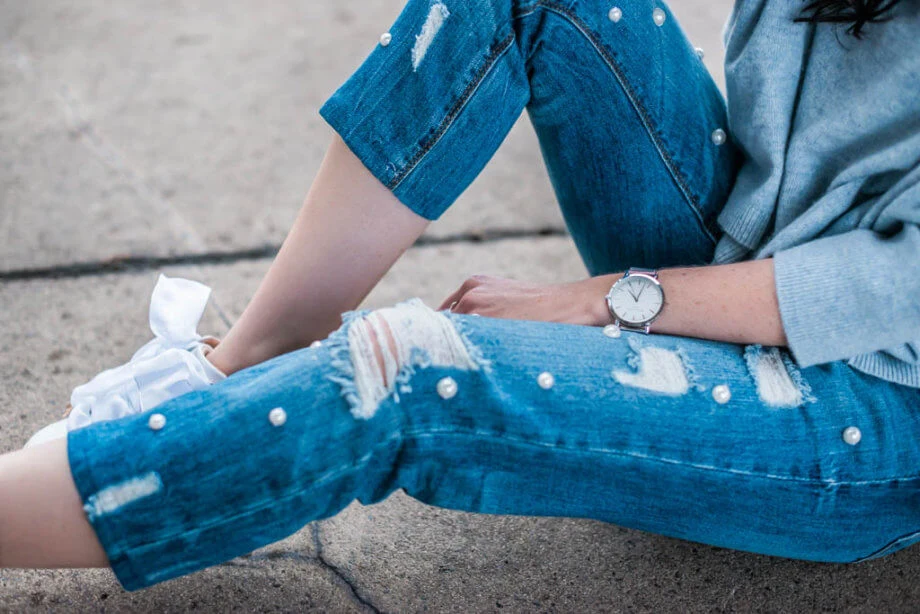 Jeans mit Perlen aufmöbeln - DIY Trendblog Deichmann