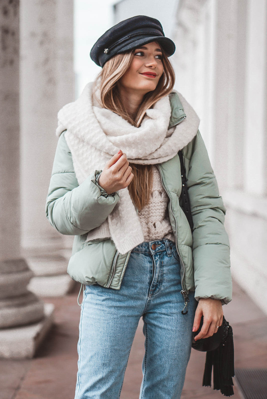 https://shoelove.deichmann.com/de-de/wp-content/uploads/2019/12/Oversized-Jacke-Outfit-3.jpg