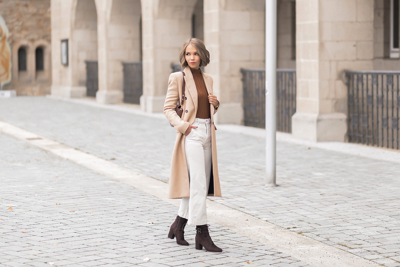 Herbst Klassiker, Herbstoutfit mit Camel Coat und Stiefeletten, Herbst Trends, Shoelove by Deichmann