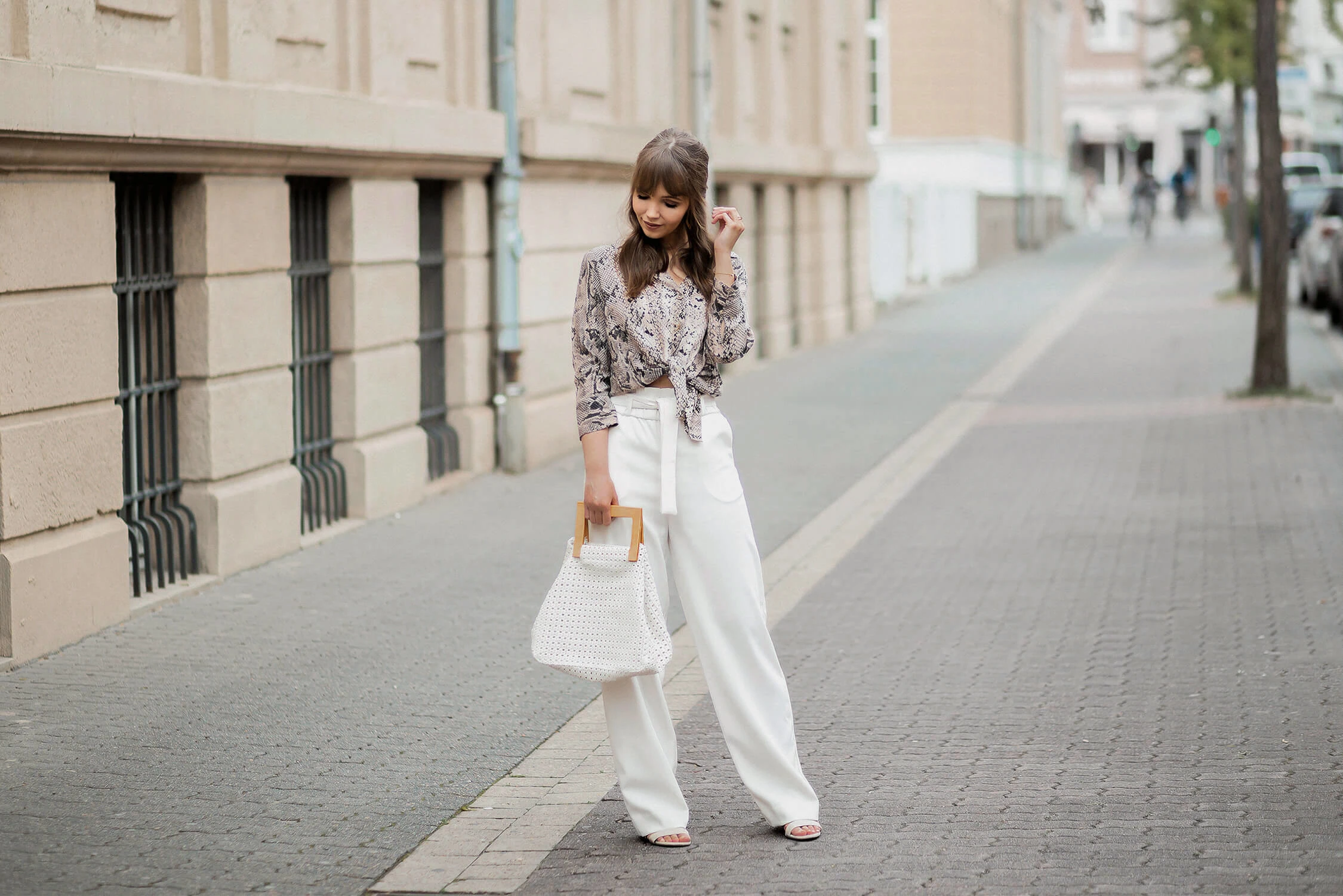 Wide Leg Pants stylen, Hosen mit weitem Bein, Snake Print Bluse, Shoelove by Deichmann