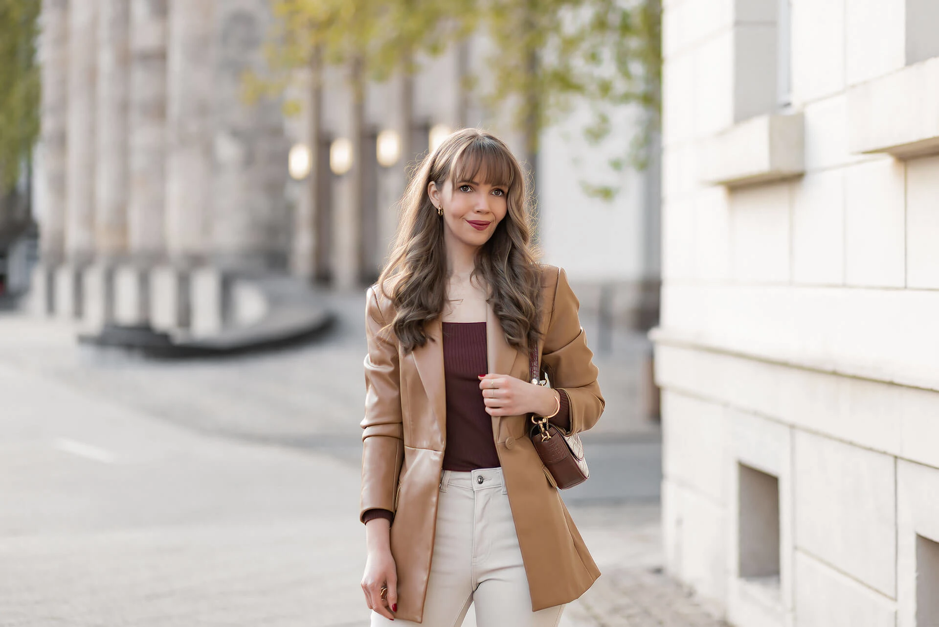 Styling-Tipps für braune Lederblazer