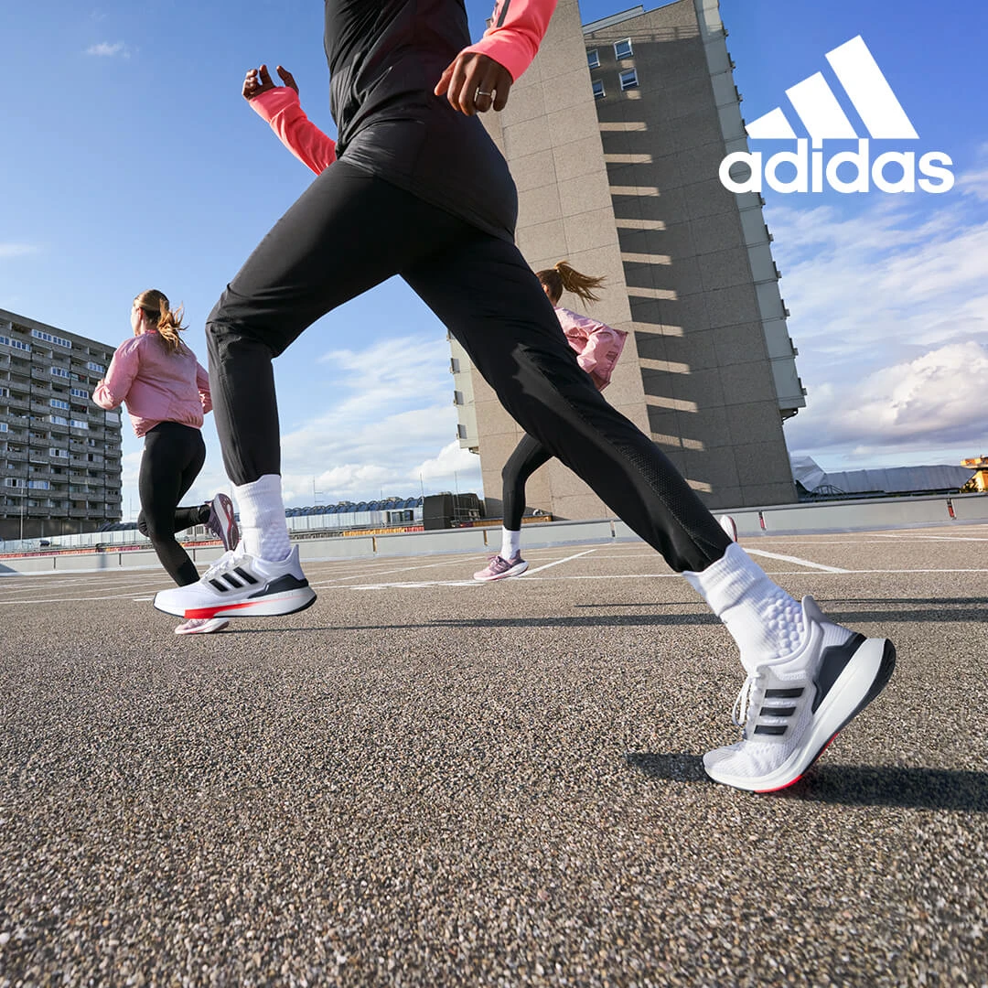 https://shoelove.deichmann.com/de-de/wp-content/uploads/2022/02/adidas_running_18416470_fs22_socialmedia_1080x1080-3-1.jpg