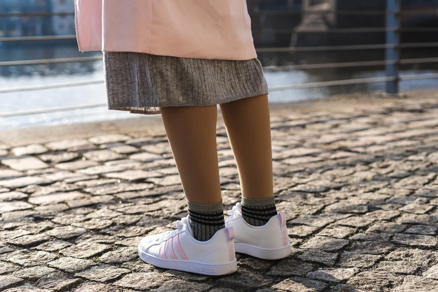 Frühlingsoutfit mit Sneaker