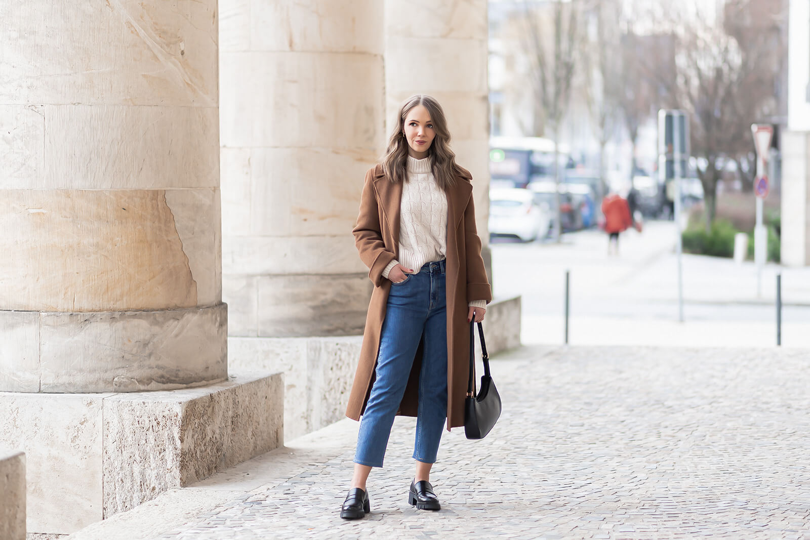 Derbe Loafer, Schuhtrend Frühling 2023, Übergangslook mit schwarzen Chunky Loafern, Shoelove by Deichmann