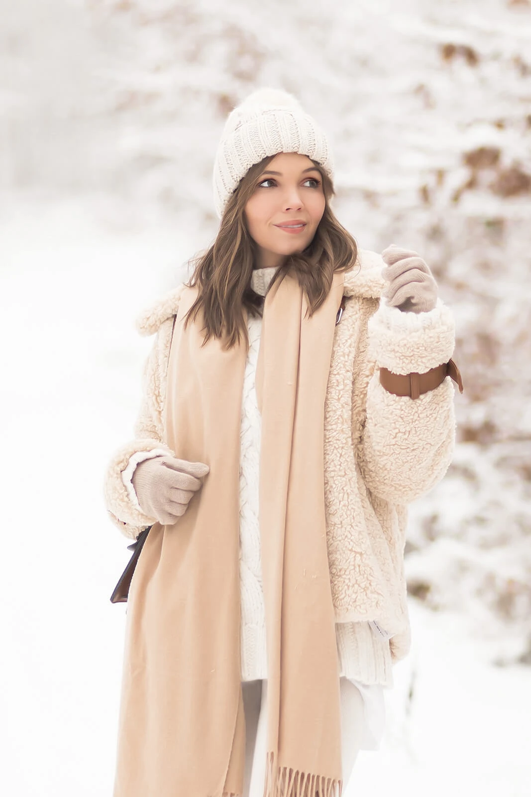 https://shoelove.deichmann.com/de-de/wp-content/uploads/2021/02/cocooning-trend-gemuetliches-winteroutfit-shoelove-by-deichmann9.jpg