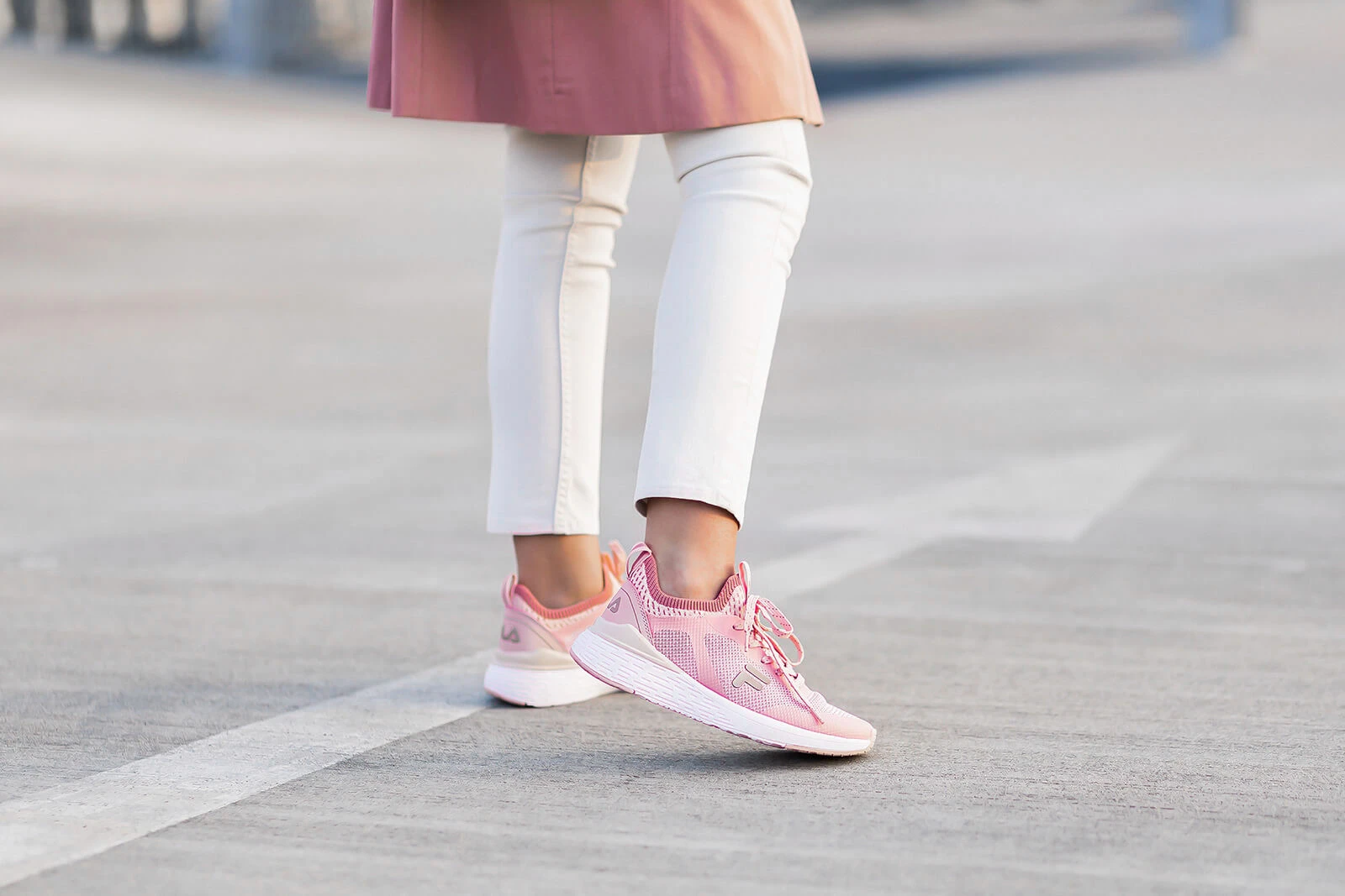 Sneaker in Pastellfarben, Schuhtrend 2022, Frühlingsoutfit mit rosa Sneaker, Shoelove by Deichmann