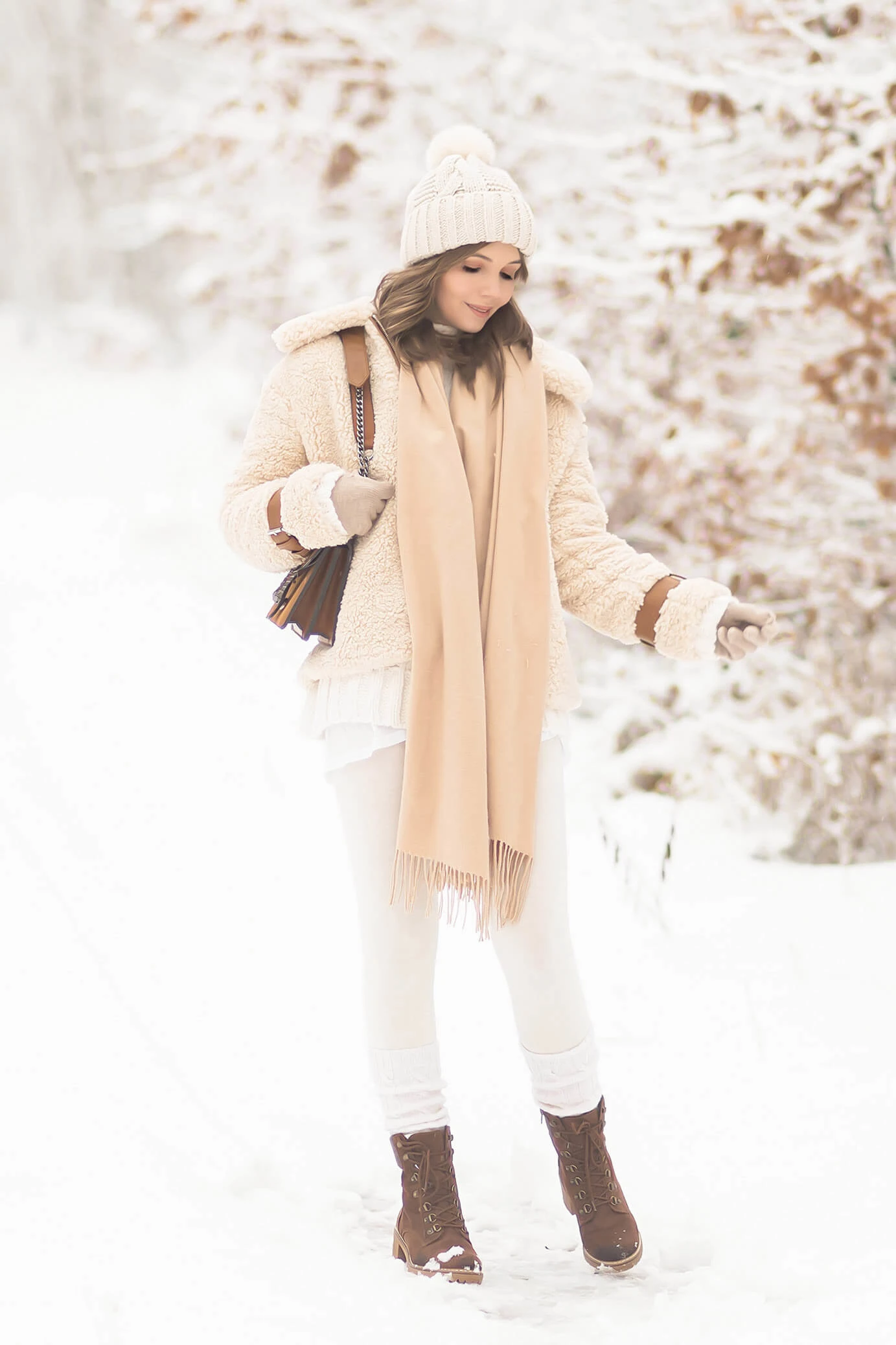 https://shoelove.deichmann.com/de-de/wp-content/uploads/2021/02/cocooning-trend-gemuetliches-winteroutfit-shoelove-by-deichmann11.jpg