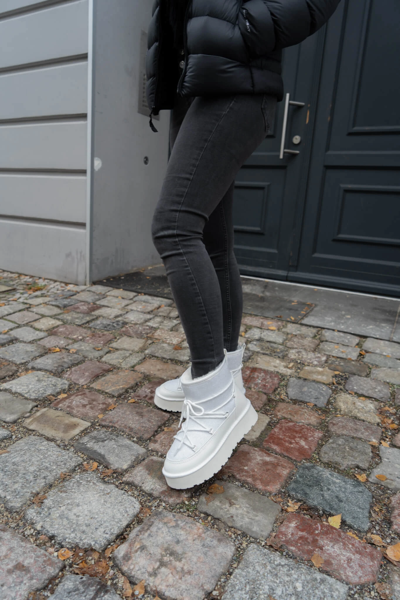 https://shoelove.deichmann.com/de-de/wp-content/uploads/2023/12/Winter-Saison-Outfit-Wind-und-Wetter-9.jpg