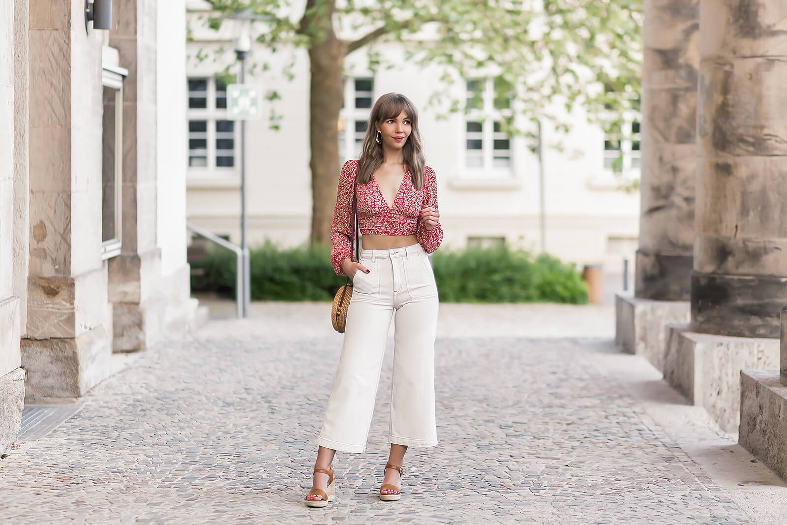 Outfit mit Cropped Bluse, Sommertrend 2023, Shoelove by Deichmann