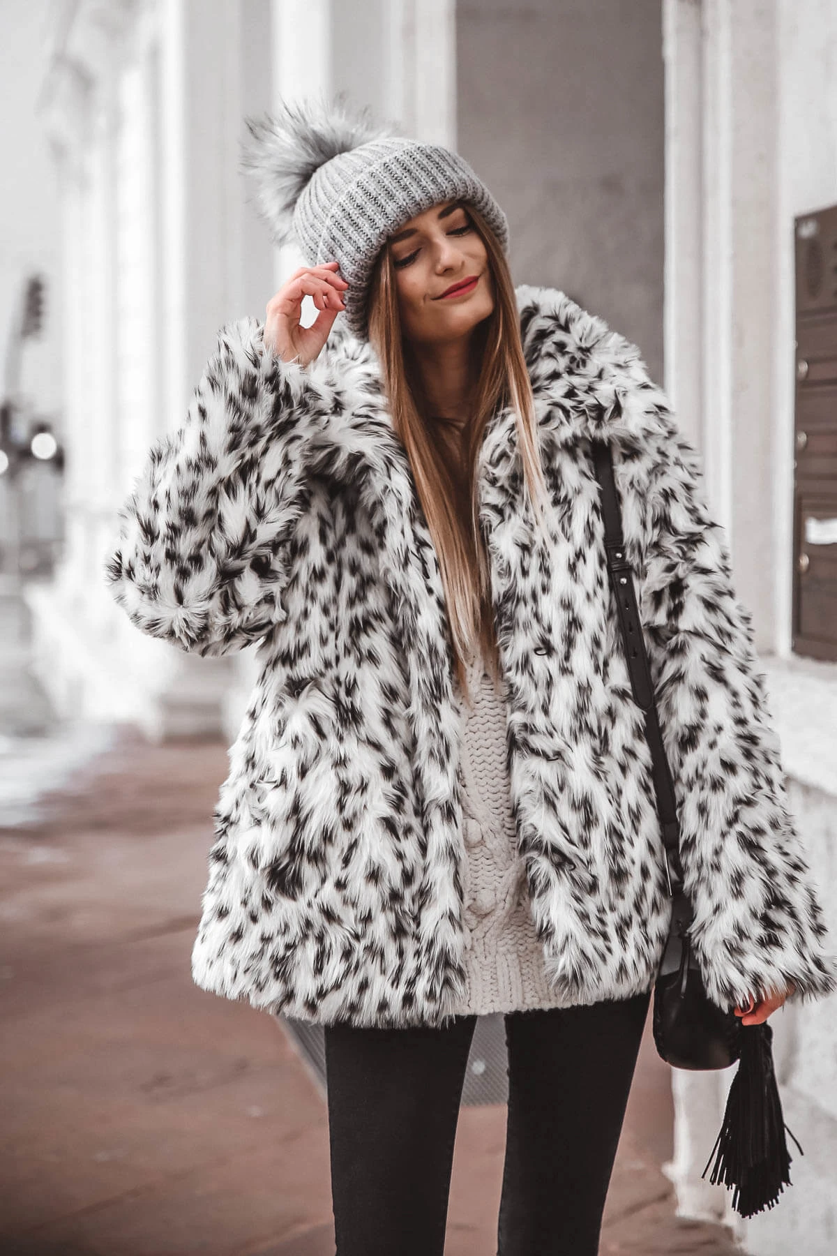 https://shoelove.deichmann.com/de-de/wp-content/uploads/Faux-Fur-Jacke-3.jpg