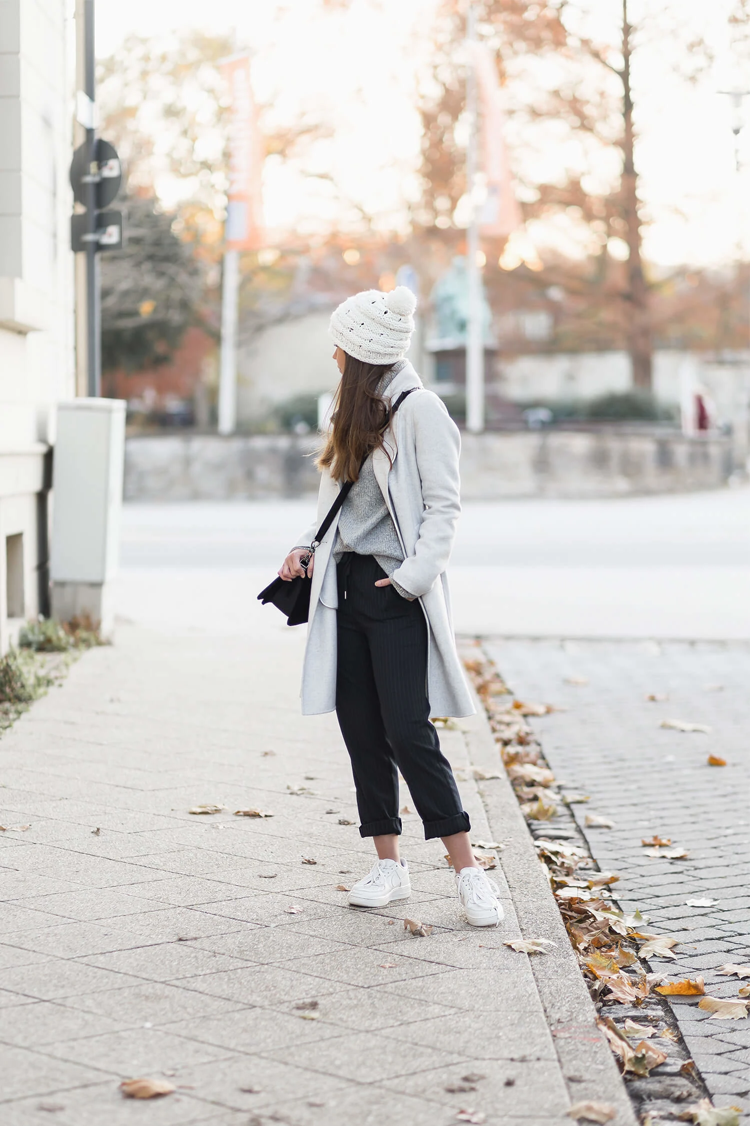 Loungewear im Alltag, lässiges Alltagsoutfit mit Jogginghose, Shoelove by Deichmann