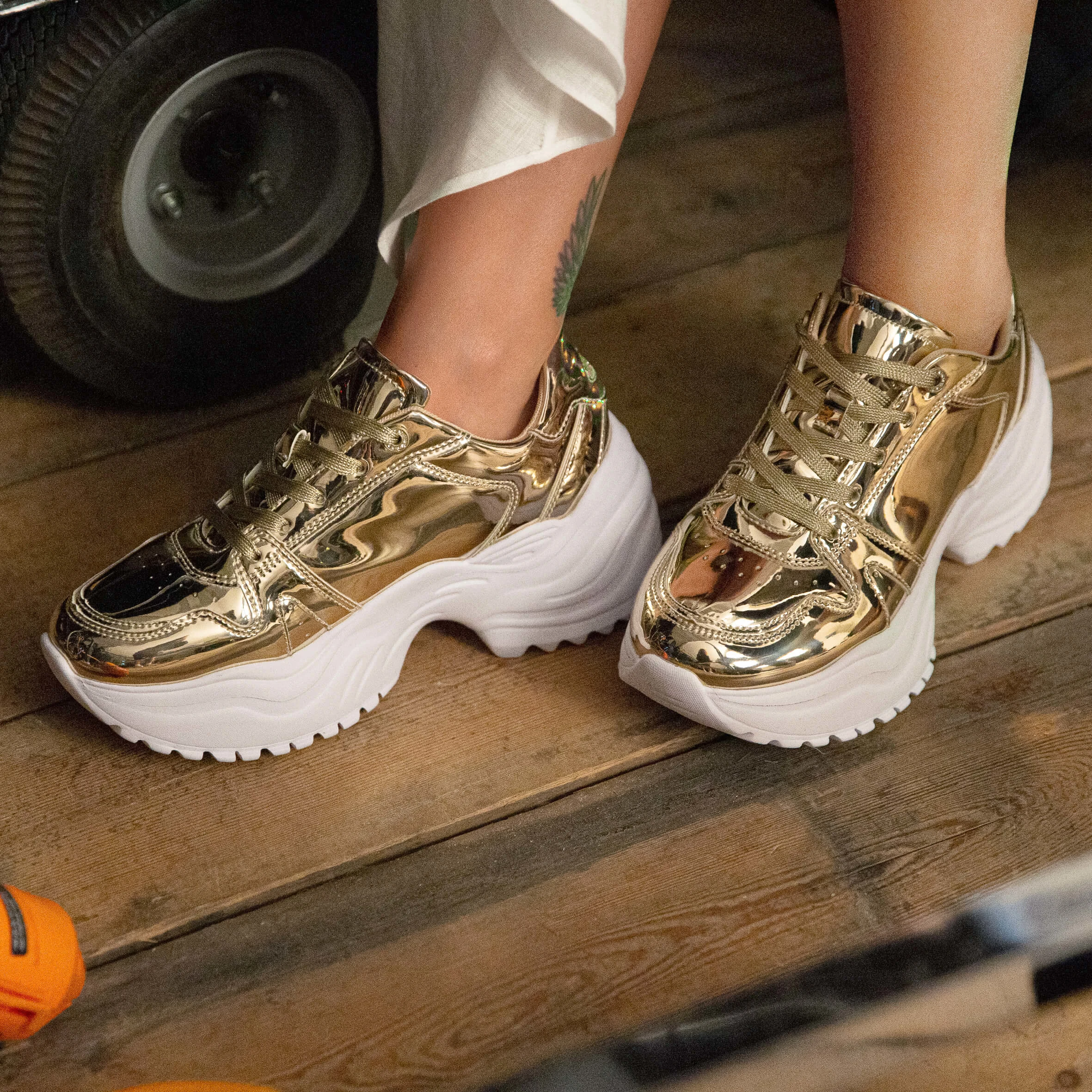 Rita Ora Chunky Sneaker gold