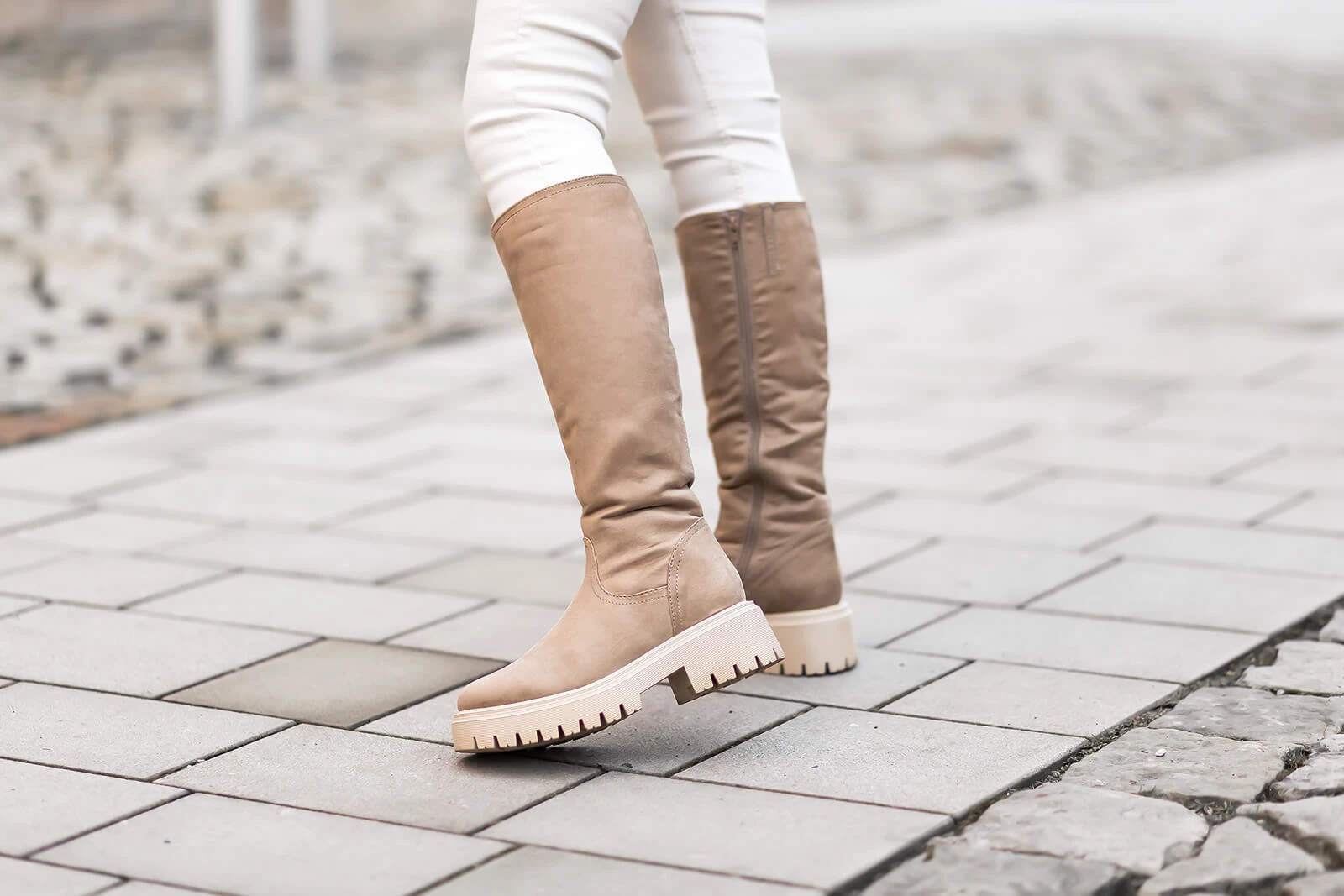 Warme Winterschuhe, die zu jedem Outfit passen, Schuhtrends Winter, Stiefel, flache Stiefel, beige Stiefel, Shoelove by Deichmann