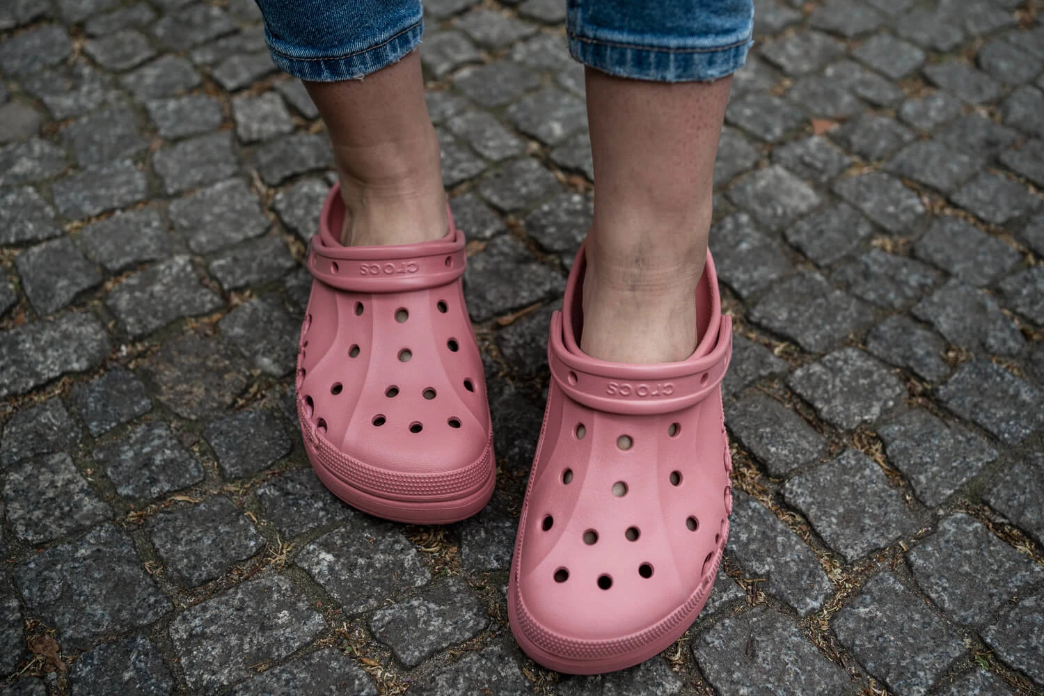 Styling mit Crocs für den Sommer